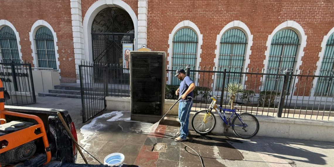 Realizan labores de limpieza y mejoramiento en el Centro Histórico de Juárez