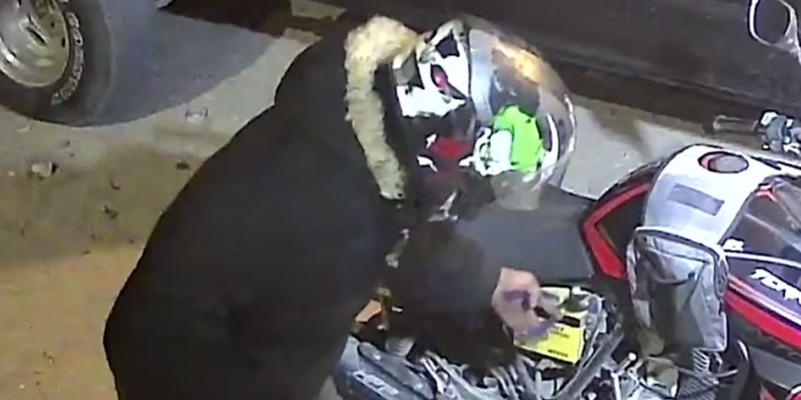 Intento de robo es captado por cámaras en la colonia Carlos Chavira