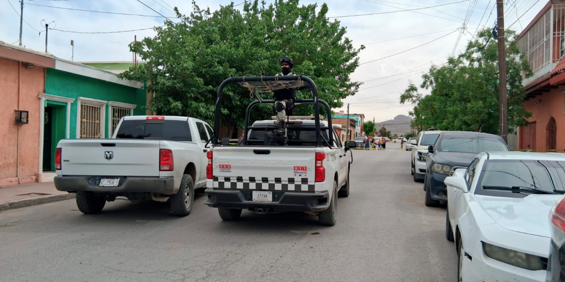 Ata.can a mujer a bala.zos desde motocicleta en Barrio Alto