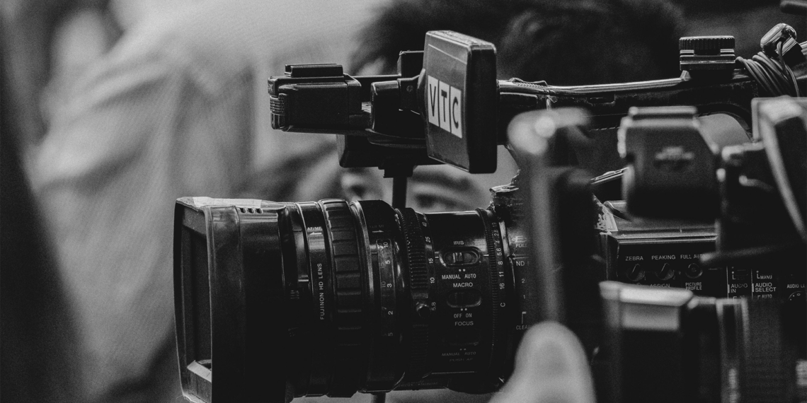 Periodistas de TUDN seguirán en prisión domiciliaria en Sudáfrica por irregularidades migratorias