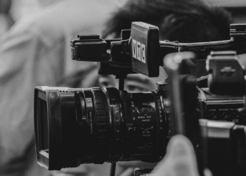 Periodistas de TUDN seguirán en prisión domiciliaria en Sudáfrica por irregularidades migratorias