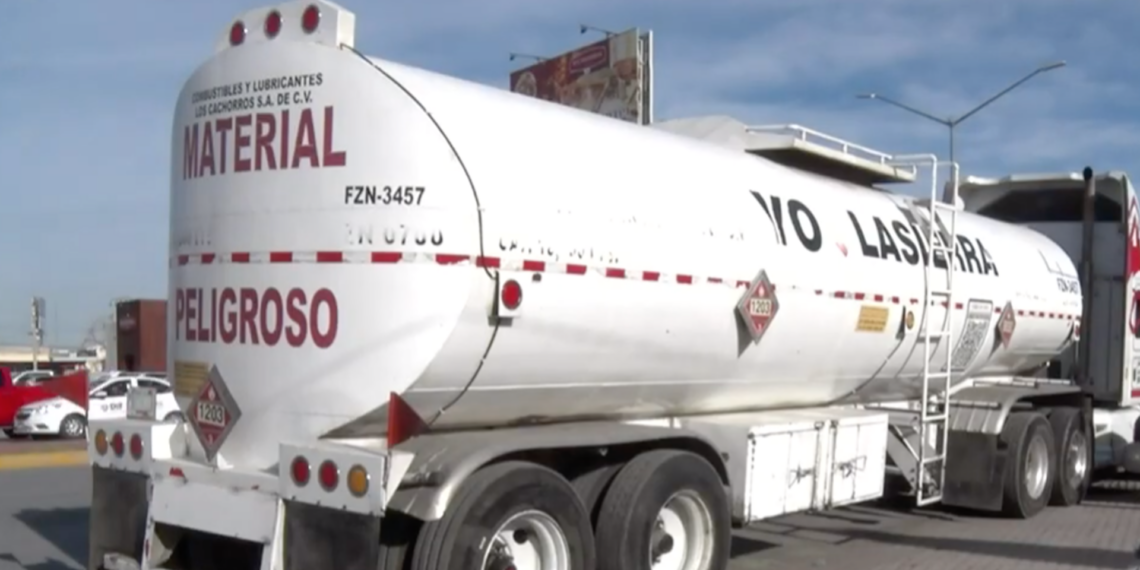 Aseguran tractocamión con miles de litros de hidrocarburo en la carretera Panamericana