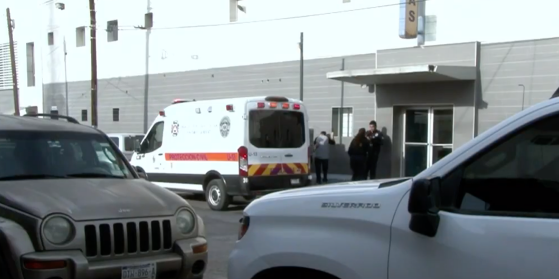 Atac.n a b.l.zos a joven en la Plaza de Armas frente a Catedral de Ciudad Juárez