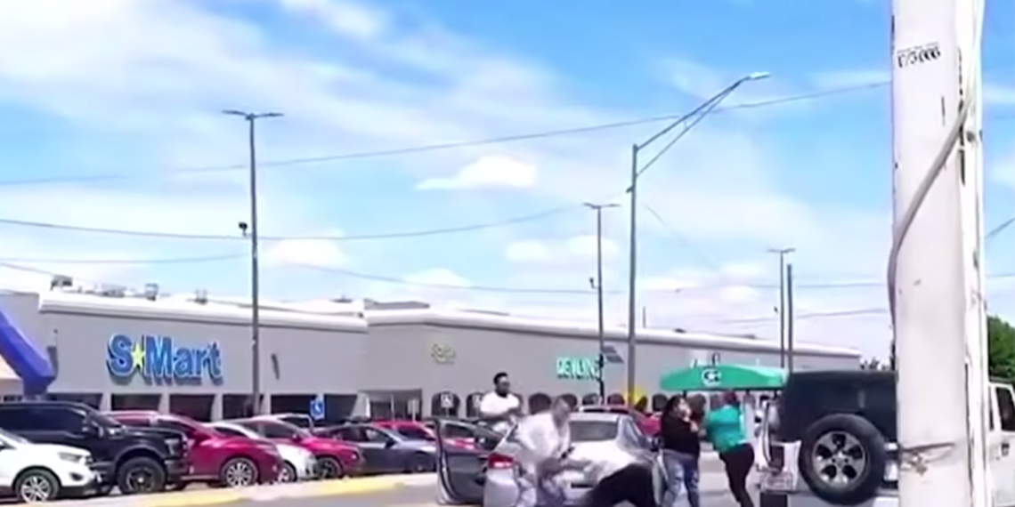 Pelea entre dos parejas desata caos vial frente a Río Grande Mall en Ciudad Juárez