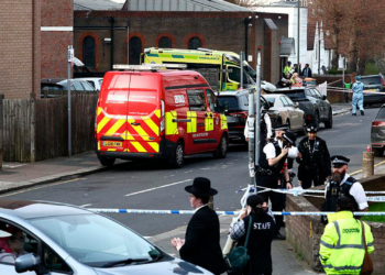 Ataque con cuchillo en Londres deja dos heridos; autoridades lo califican como antisemita