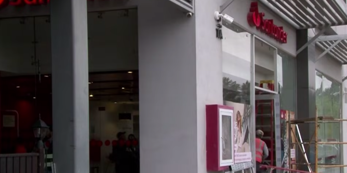 As.ltan a cliente tras retirar 300 mil pesos de banco en la Gómez Morín