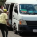 “Broma” de Sábado de Gloria se vuelve viral: mojan a pasajeros de combi y desatan polémica