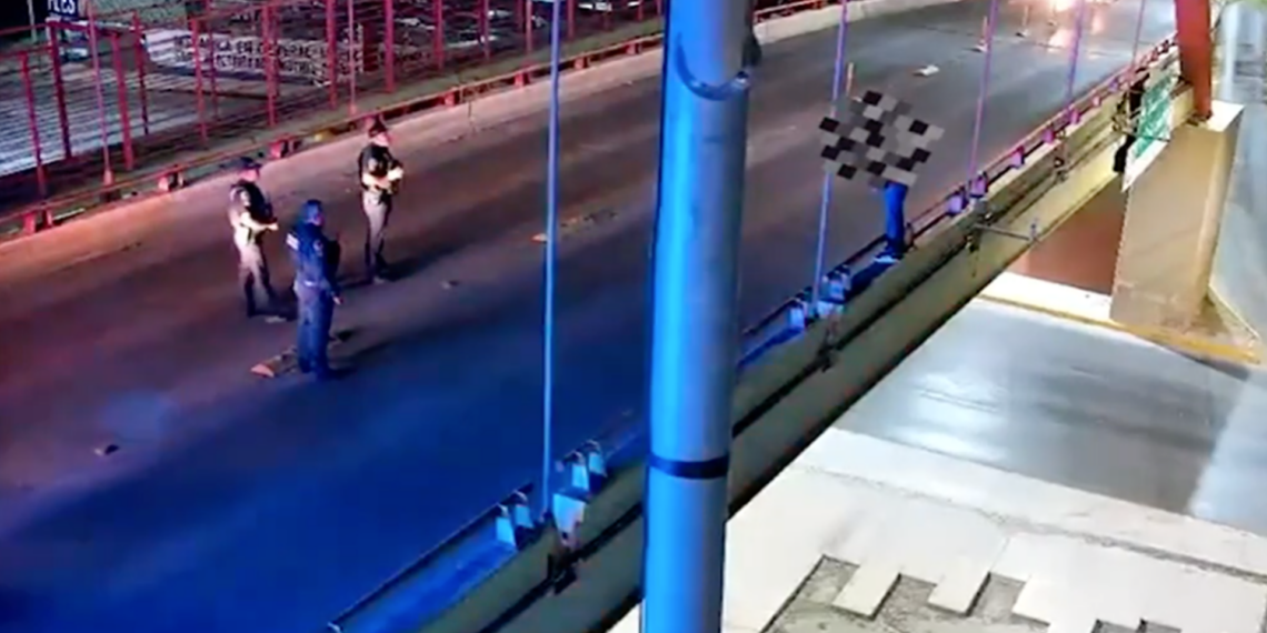 Rescate inusual: policías salvan a hombre con un refresco en Chihuahua