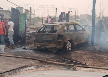 Fuego consume taller de carrocería y dos domicilios en cruce de Pinotepa y Mariscal