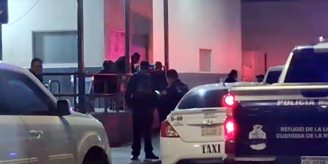 Mujer les.onada por arm. de fuego llega a Hospital General; habría sido bale.da en el Tanyas MEN'S CLUB