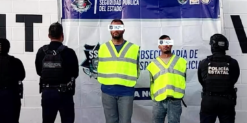 Detienen a dos presuntos robacarros tras persecución y choque en Ciudad Juárez
