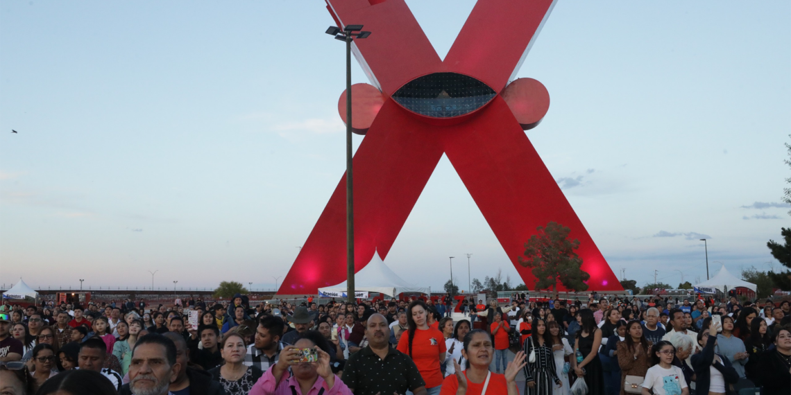 Aviva 2026 reúne a miles en la explanada de la X en una noche de fe y unidad