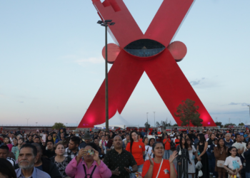 Aviva 2026 reúne a miles en la explanada de la X en una noche de fe y unidad