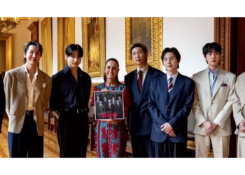 BTS causa euforia en el Zócalo tras visita a Claudia Sheinbaum en Palacio Nacional