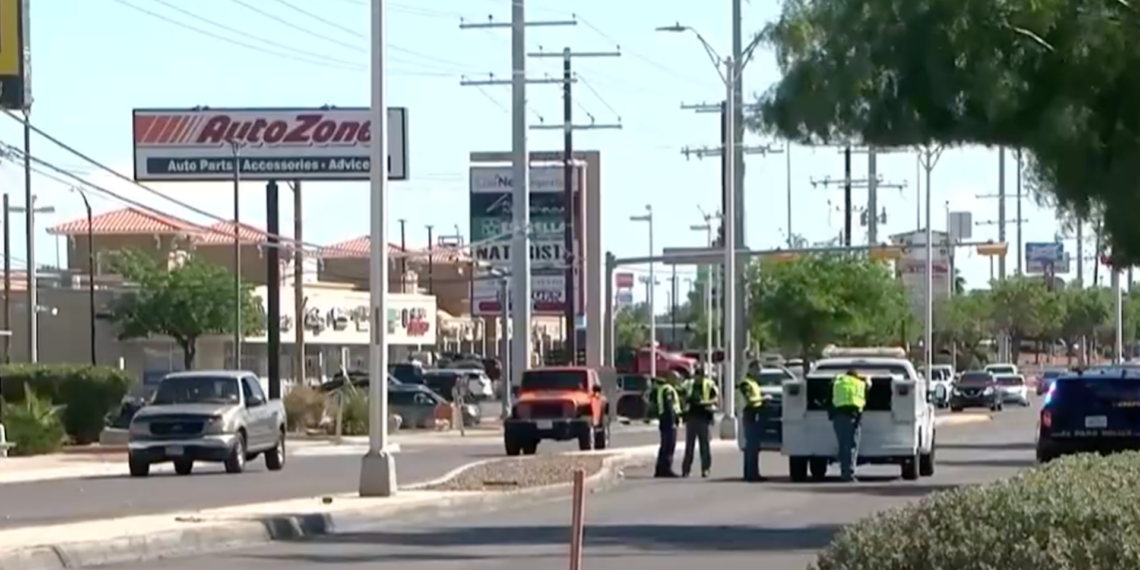 Ciclista mu.ere tras impactarse contra un árbol en El Paso, Texas