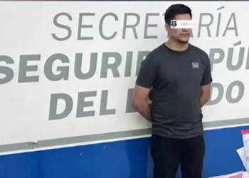 Caen asal.tante con marih.uana y 10,000 pesos tras persecución en Ciudad Juárez