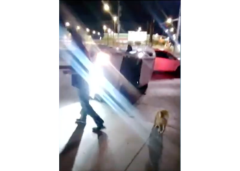 Ciudadanos de Juárez rescatan a chofer atrapado tras aparatoso accidente