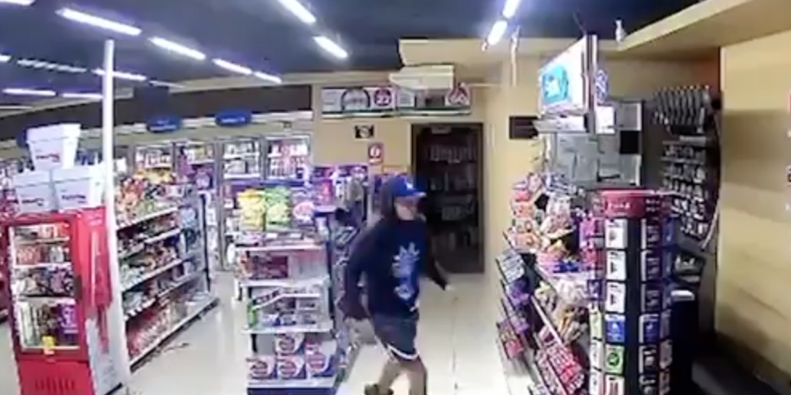 Captan robo a tienda Circle K; delincu.entes rompieron cristales para llevarse botellas de licor