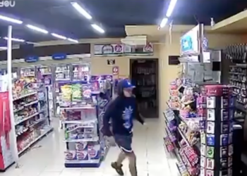 Captan robo a tienda Circle K; delincu.entes rompieron cristales para llevarse botellas de licor