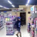 Captan robo a tienda Circle K; delincu.entes rompieron cristales para llevarse botellas de licor