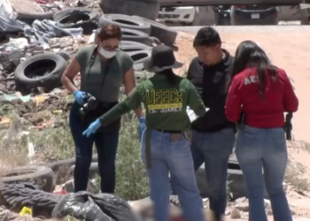 Hallan cuerpo de mujer envuelto en cobija en terreno del suroriente de Ciudad Juárez