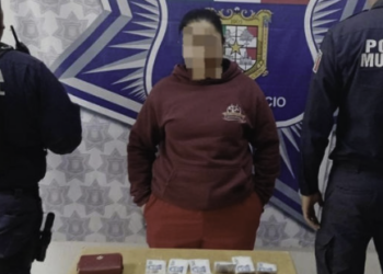Detienen a empleada por presunto robo tras hallarla con dinero en empresa de Gómez Palacio