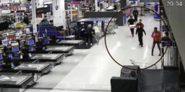 Adolescentes apuñalan a cliente durante robo en supermercado en Chile; hay detenidos