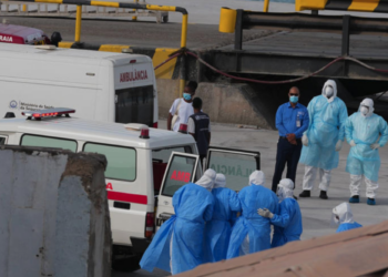 Operador de crucero revela que 29 pasajeros abandonaron el barco tras primera muerte por hantavirus