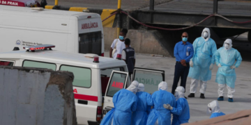 Operador de crucero revela que 29 pasajeros abandonaron el barco tras primera muerte por hantavirus