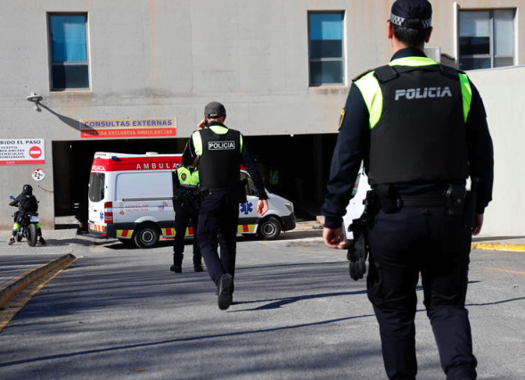 Mujer que coincidió con pasajera fallecida por hantavirus es hospitalizada en España bajo fuerte operativo