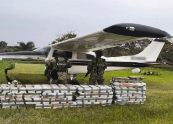 ¡Golpe millonario al narco! Aseguran avioneta con más de media tonelada de cocaína en Tabasco