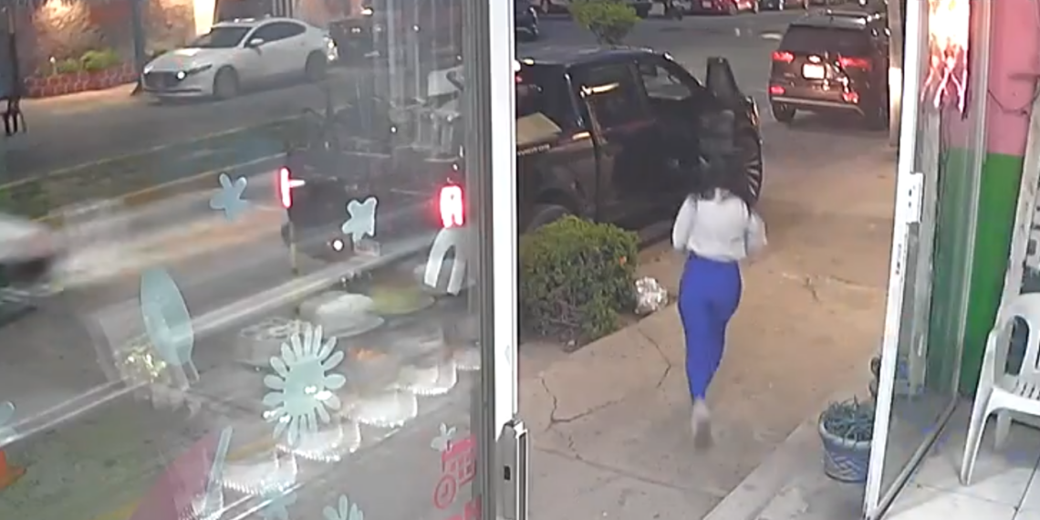 Captan a mujer robando pastel en pastelería de Acapulco; video se vuelve viral en redes