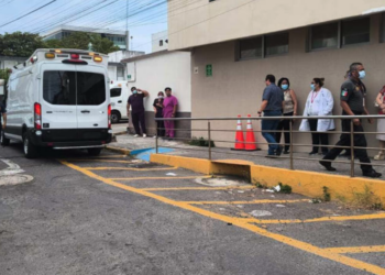 Explosión en laboratorio de la Universidad Veracruzana deja 22 estudiantes atendidos