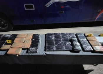 Aseguran autobús con más de 20 mil pastillas de fentanilo en carretera de Chihuahua; unidad provenía de Culiacán