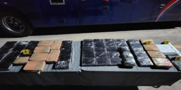 Aseguran autobús con más de 20 mil pastillas de fentanilo en carretera de Chihuahua; unidad provenía de Culiacán