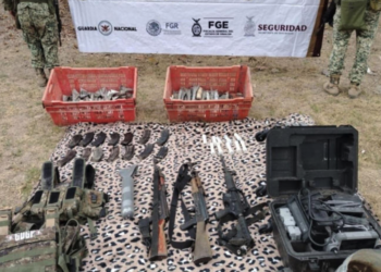 Localizan campamento clandestino tras enfrentamiento en Escuinapa; aseguran explosivos y armamento