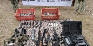 Localizan campamento clandestino tras enfrentamiento en Escuinapa; aseguran explosivos y armamento