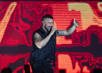 Lanzan gas lacrimógeno durante concierto de Ricky Martin; artista y asistentes son evacuados