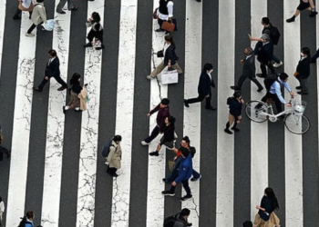 Hombre rocía sustancia irritante y deja al menos 20 lesionados en centro comercial de Tokio