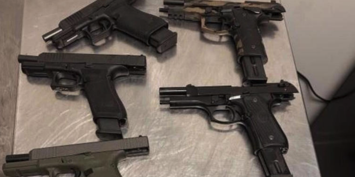 CBP decomisa ar.mas y mu.niciones ocultas en vehículo que intentaba ingresar a México