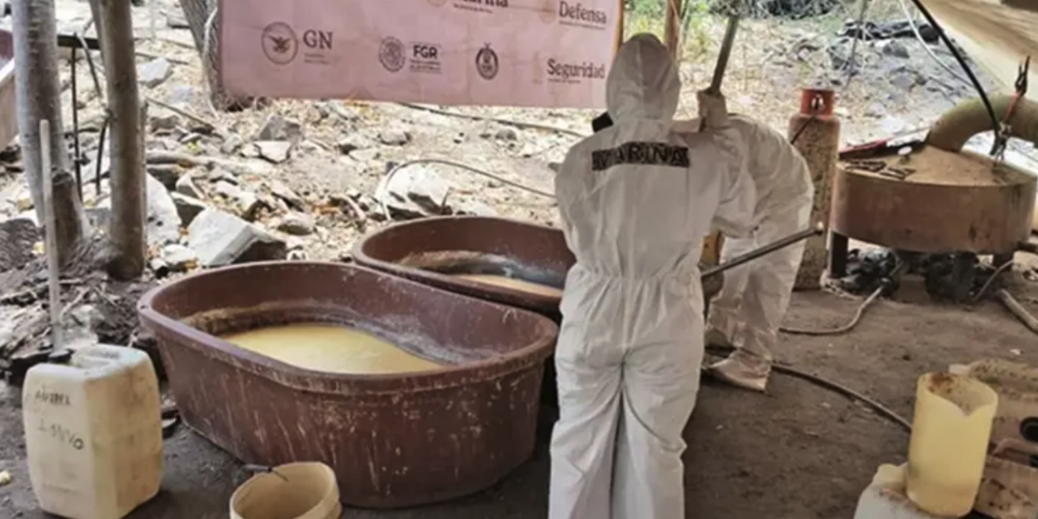 Marina asegura 2.3 toneladas de me.tanfetamina y desmantela dos nar.colaboratorios en Culiacán