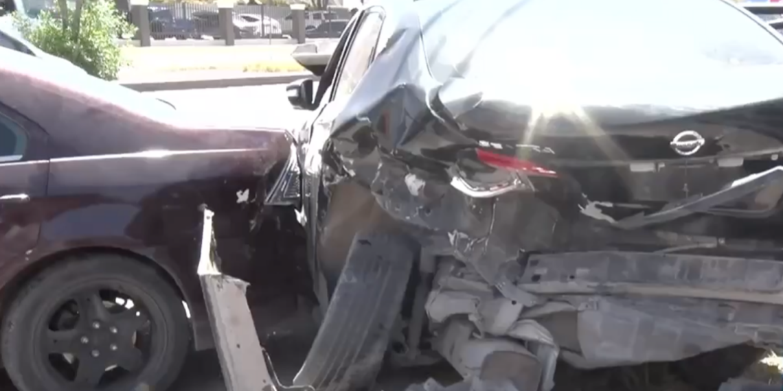 Aparatoso accidente en Ejército Nacional deja dos lesionados y daños materiales