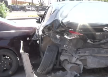 Aparatoso accidente en Ejército Nacional deja dos lesionados y daños materiales