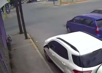 Cámara capta choque múltiple en cruce peligroso de la colonia Partido Romero