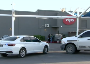 Identifican a hombre ase.sinado en estacionamiento de centro comercial en Ciudad Juárez
