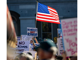 Alerta en Estados Unidos: informe policial vincula publicaciones de ICE y DHS con referencias usadas por grupos extremistas