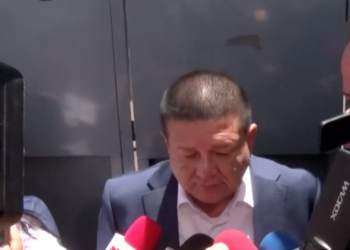 César Jáuregui comparece ante la FGR por investigación sobre operativo en la sierra de Chihuahua