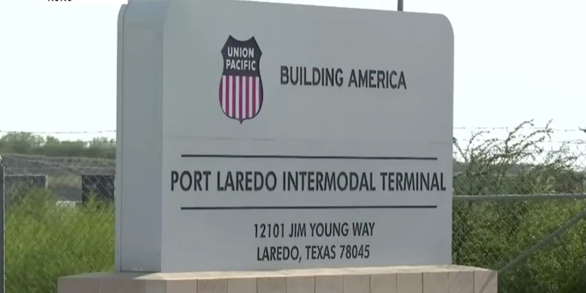 Localizan seis cuerpos de migrantes en vagón de tren en Texas; tres eran mexicanos