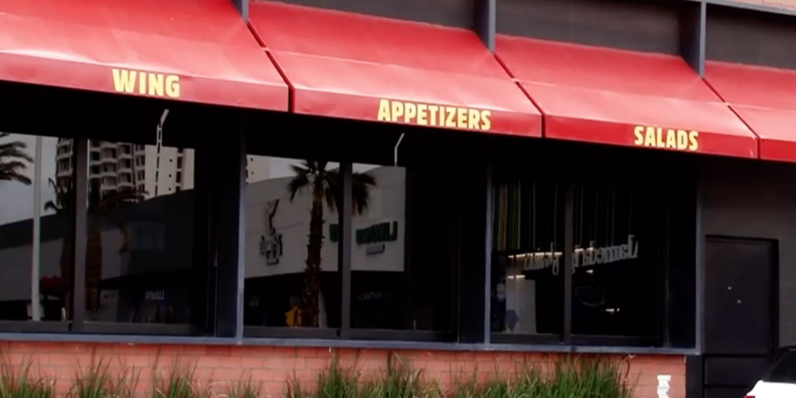Asa.lto millonario sorprende a gerente de restaurante en plaza comercial de Ciudad Juárez