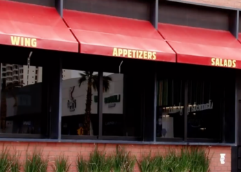 Asa.lto millonario sorprende a gerente de restaurante en plaza comercial de Ciudad Juárez